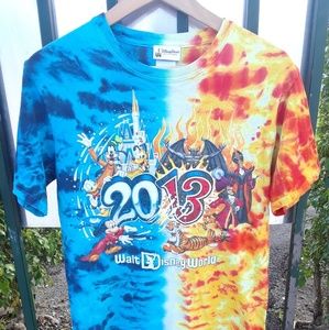 2013 Walt Disney T-Shirt Size Small Men